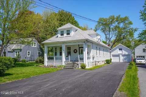 10 Snowden Ave, Delmar, NY 12054