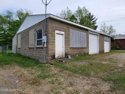 6 Marion Ave, Corinth, NY 12822
