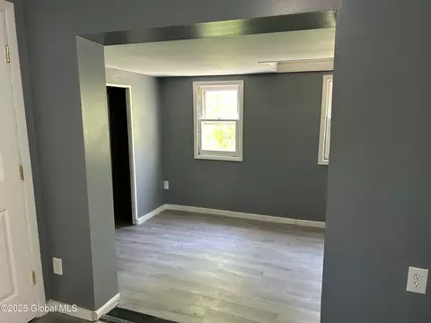 802 Davis Ter, Schenectady, NY 12303 photo 21