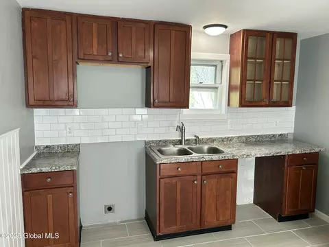 802 Davis Ter, Schenectady, NY 12303 photo 6