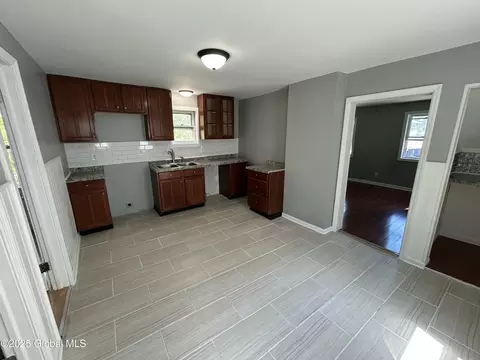 802 Davis Ter, Schenectady, NY 12303 photo 7