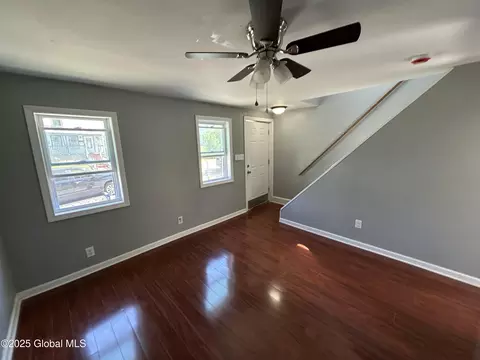 802 Davis Ter, Schenectady, NY 12303 photo 2