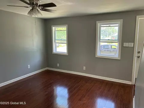 802 Davis Ter, Schenectady, NY 12303 photo 3