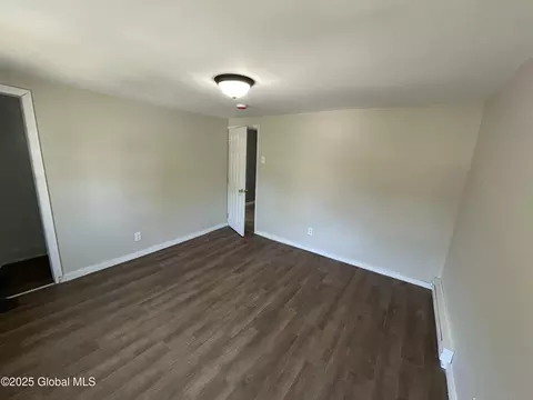 802 Davis Ter, Schenectady, NY 12303 photo 17