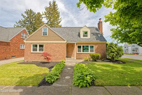 204 N 2nd Ave, Mechanicville, NY 12118