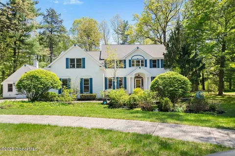 4 Ashley Pl, Saratoga Springs, NY 12866