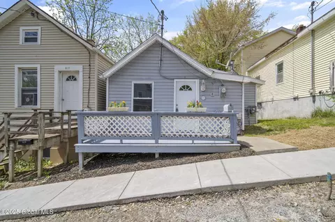 821 7th St, Rensselaer, NY 12144