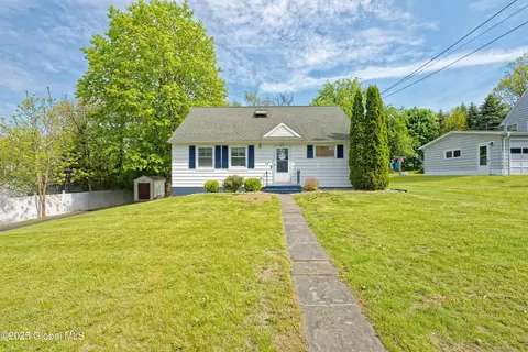 15 Riverview Ter, Rensselaer, NY 12144
