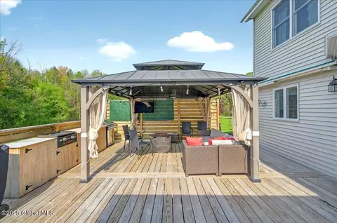 Exterior - 118 Appleton Rd, Rexford, NY 12148 photo 3 of 27