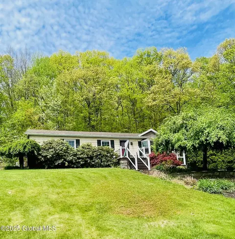 346 Cooksboro Rd, Troy, NY 12182