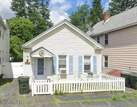154 George St, Green Island, NY 12183