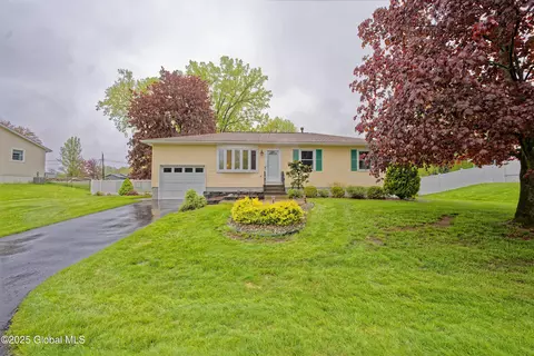 20 Lori Ln, Latham, NY 12110