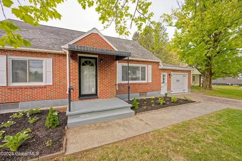 2775 Curry Rd, Schenectady, NY 12303