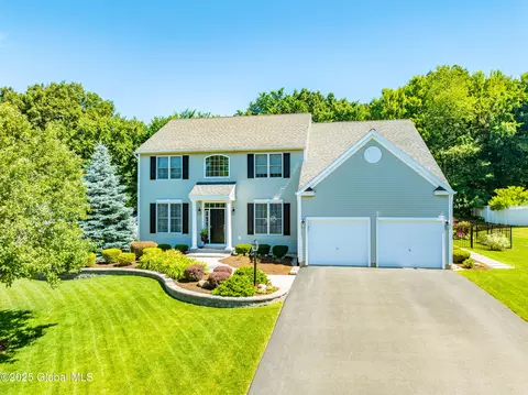 44 Shinnecock Hills Dr, Albany, NY 12205