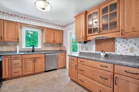 44 Fredericks Rd, Glenville, NY 12302 photo 5