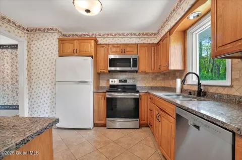 44 Fredericks Rd, Glenville, NY 12302 photo 6