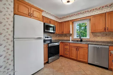 44 Fredericks Rd, Glenville, NY 12302 photo 17
