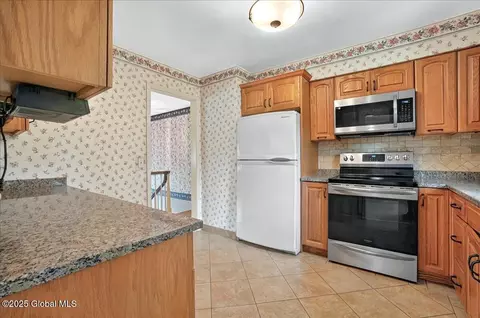 44 Fredericks Rd, Glenville, NY 12302 photo 15