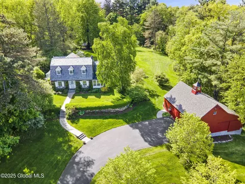 394 Vly Rd, Niskayuna, NY 12309