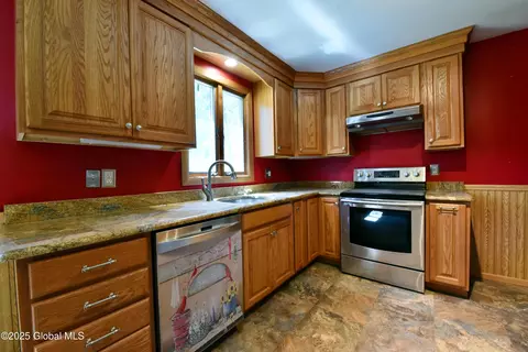 168 Birch Ln, Glenville, NY 12302 photo 13