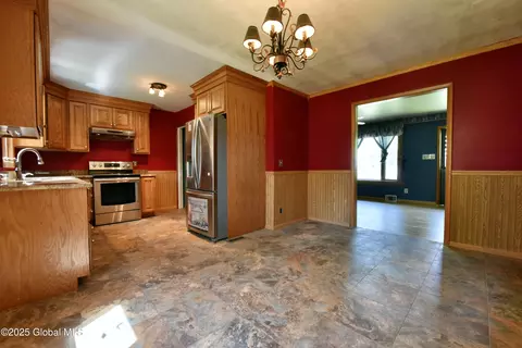 168 Birch Ln, Glenville, NY 12302 photo 9