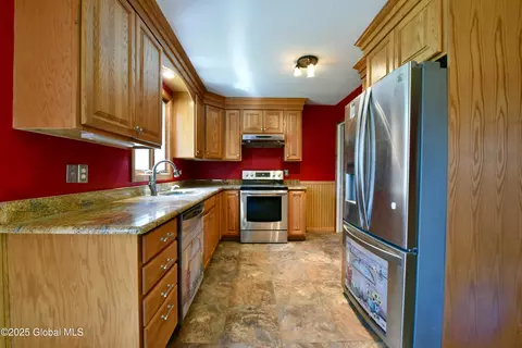 168 Birch Ln, Glenville, NY 12302 photo 11