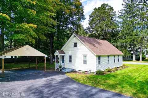 18 Marion Ave, Saratoga Springs, NY 12866