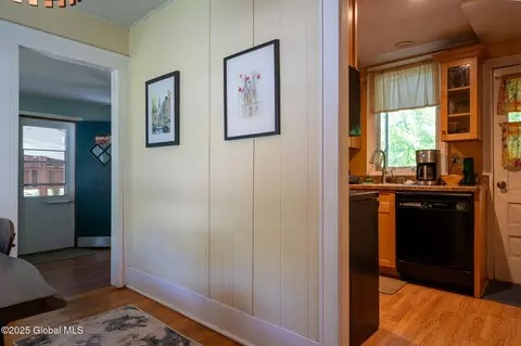Entry Way - 8 Pineridge Pl, Delmar, NY 12054 photo 4 of 5