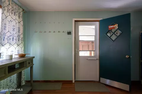 Entry Way - 8 Pineridge Pl, Delmar, NY 12054 photo 3 of 5