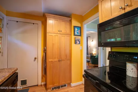 Kitchen - 8 Pineridge Pl, Delmar, NY 12054 photo 3 of 3