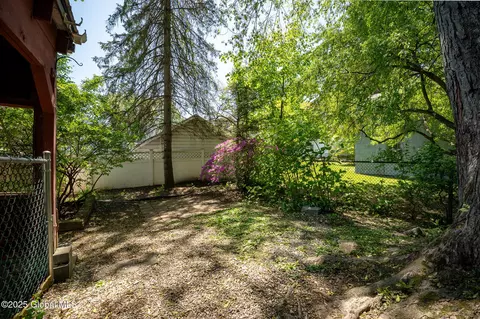 Exterior - 8 Pineridge Pl, Delmar, NY 12054 photo 3 of 4