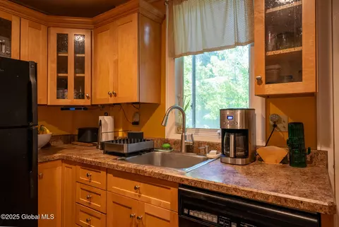 Kitchen - 8 Pineridge Pl, Delmar, NY 12054 photo 2 of 3