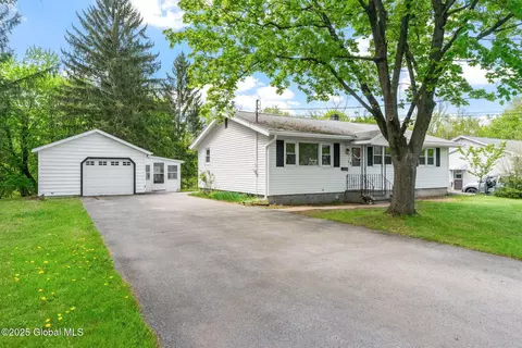 29 Eagan Ave, Latham, NY 12110