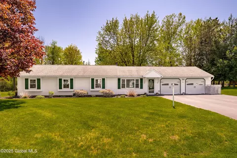 31 Skaarland Dr, Burnt Hills, NY 12027