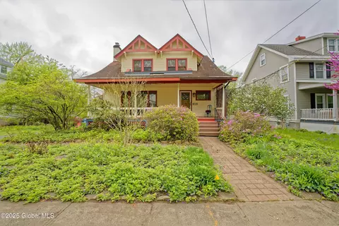 24 Ray St, Niskayuna, NY 12309