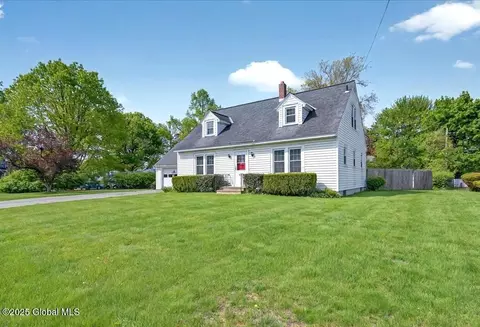 88 Oakdale Ave, Rotterdam, NY 12306