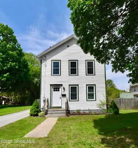 4 Henry St, Glens Falls, NY 12801