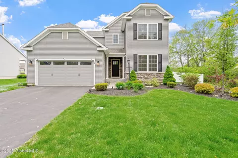 18 Newell Ln, Glenmont, NY 12077