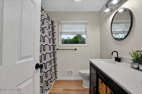 Bath - 678 Riverview Rd, Rexford, NY 12148 photo 2 of 3
