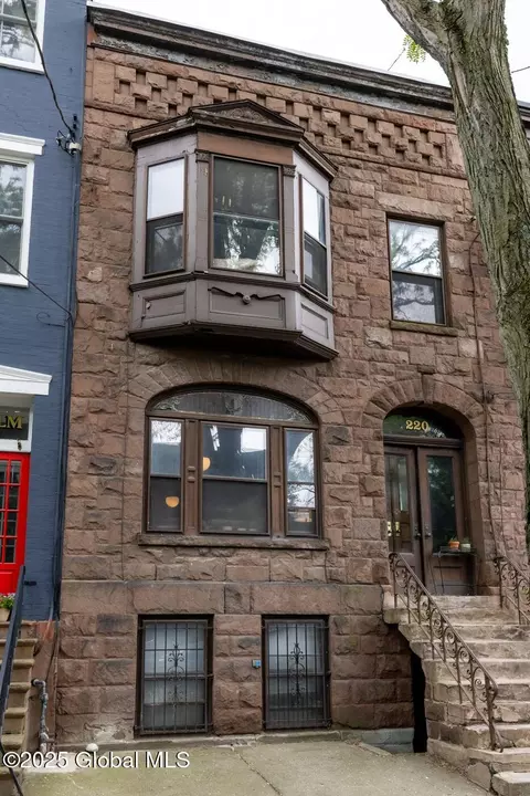 220 Elm St, Albany, NY 12202