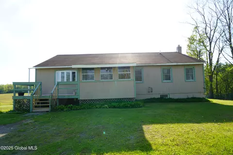40 W Starbuck Ln, Fort Ann, NY 12827