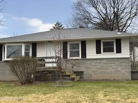 3 Schuyler Ave, Ravena, NY 12143