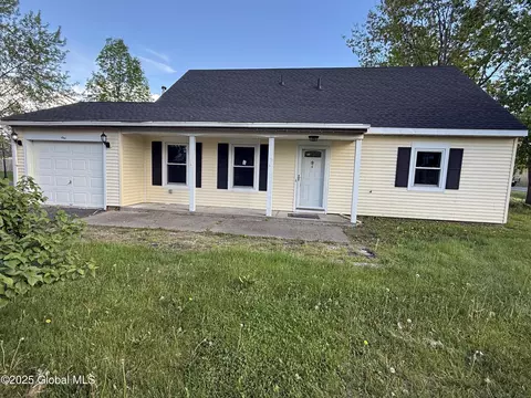 1 Meadowlark Dr, Cohoes, NY 12047