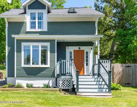 39 Abbott St, Hoosick Falls, NY 12090