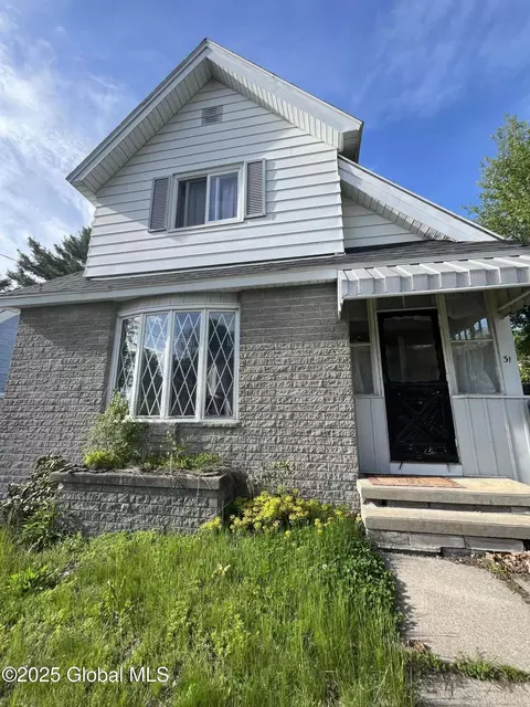 31 Eagle St, Gloversville, NY 12078