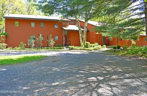2 The Crossways, Troy, NY 12180