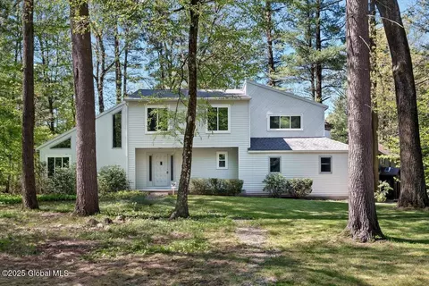 15 Westcrest Dr, Clifton Park, NY 12065