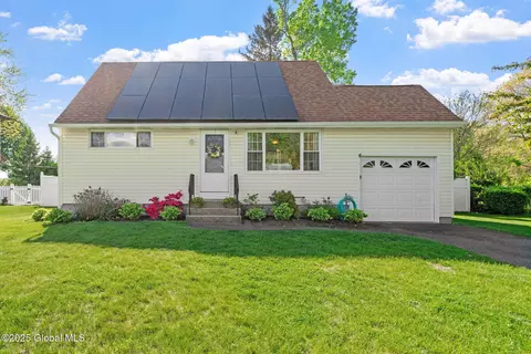 36 Tattersall Ln, Albany, NY 12205