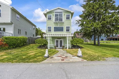 53 Lakeshore Dr, Wynantskill, NY 12198