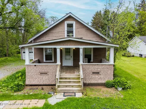 30 Mallory Ave, Queensbury, NY 12804